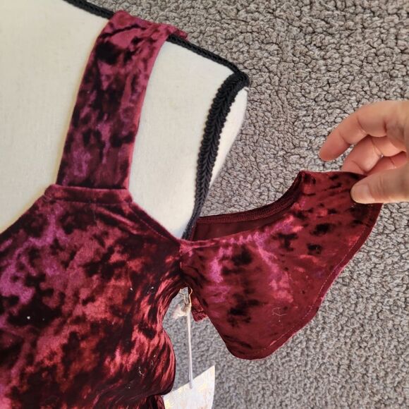 Lauren Conrad Runway crushed red velvet cold shoulder blouse, size XS NEW w/TAGS - Picture 2 of 7